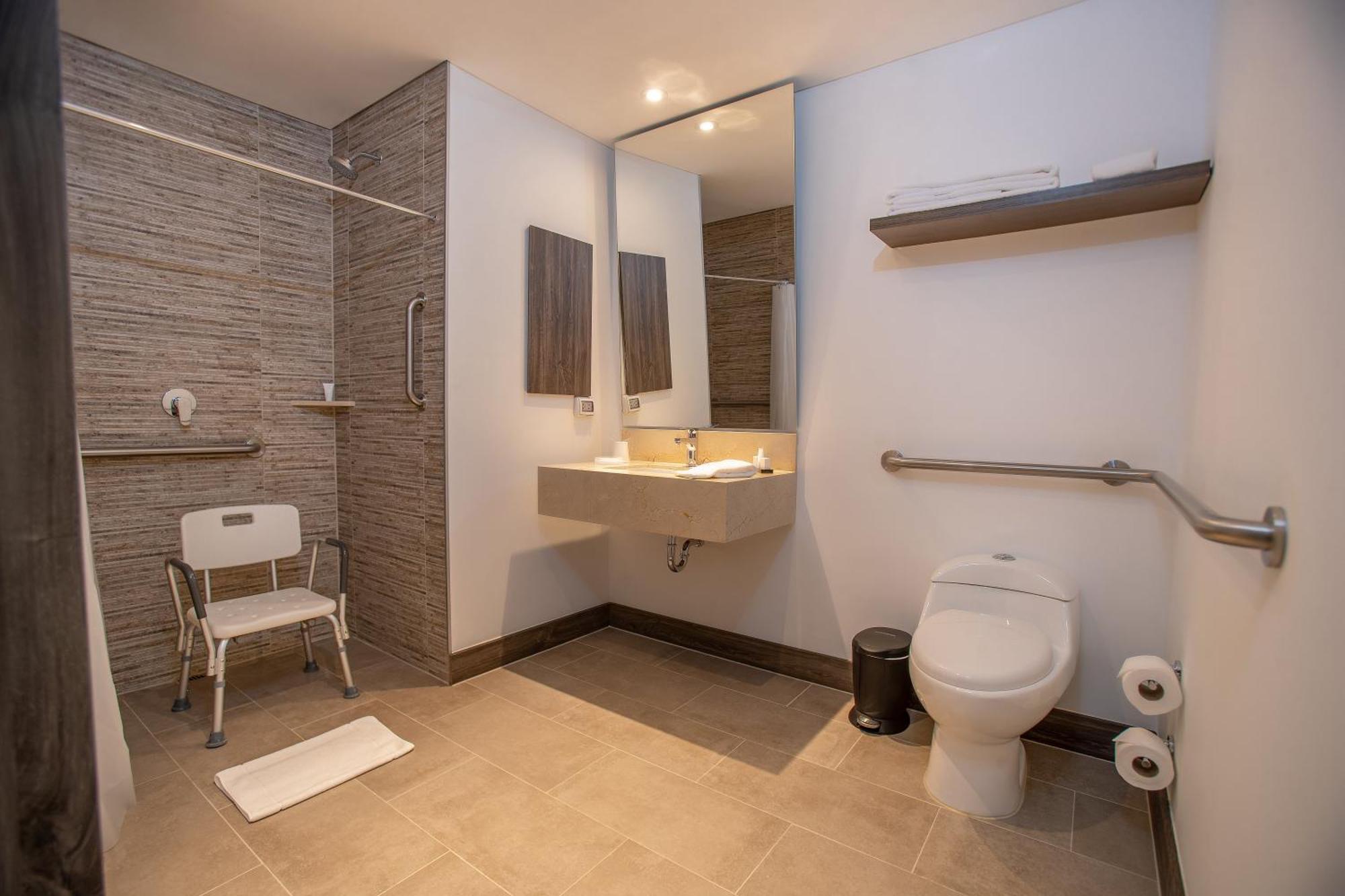 Hampton By Hilton San Isidro 4* Lima