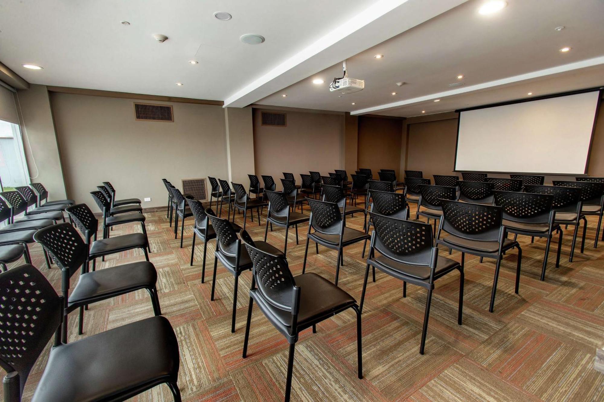 Hampton By Hilton San Isidro 4*