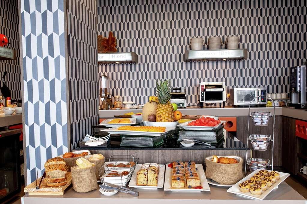 Hotel Hampton By Hilton San Isidro 4*