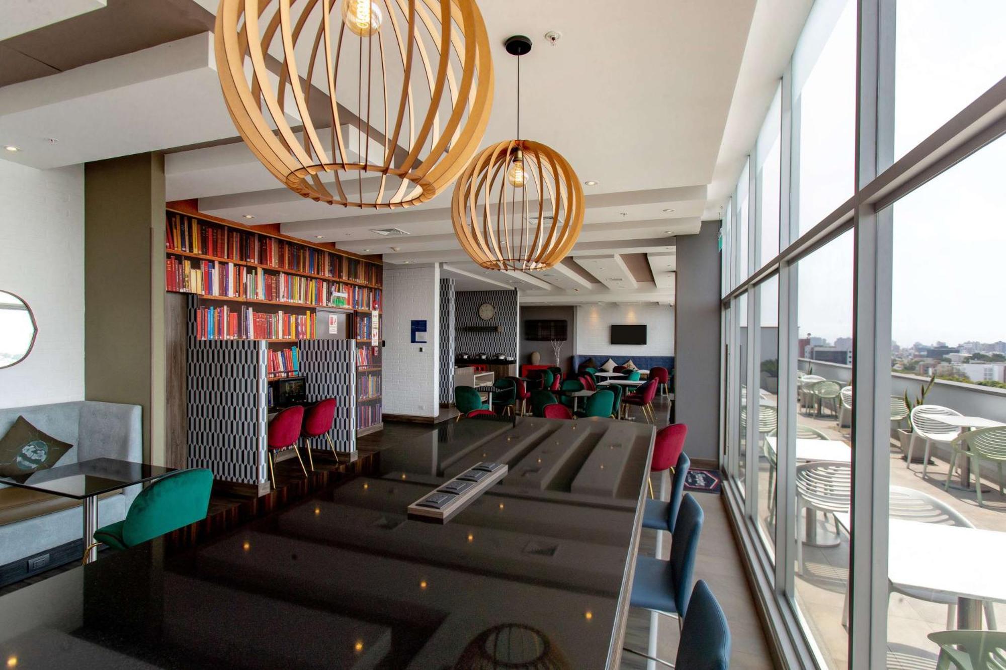 Hampton By Hilton San Isidro Hotel
