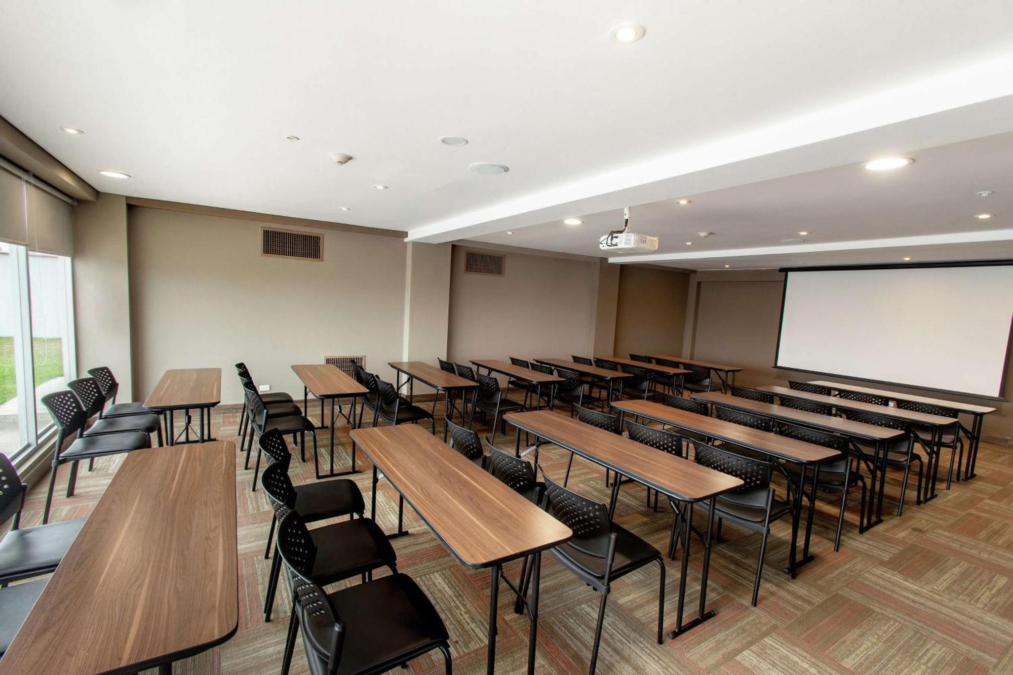 Hampton By Hilton San Isidro Hotel 4*